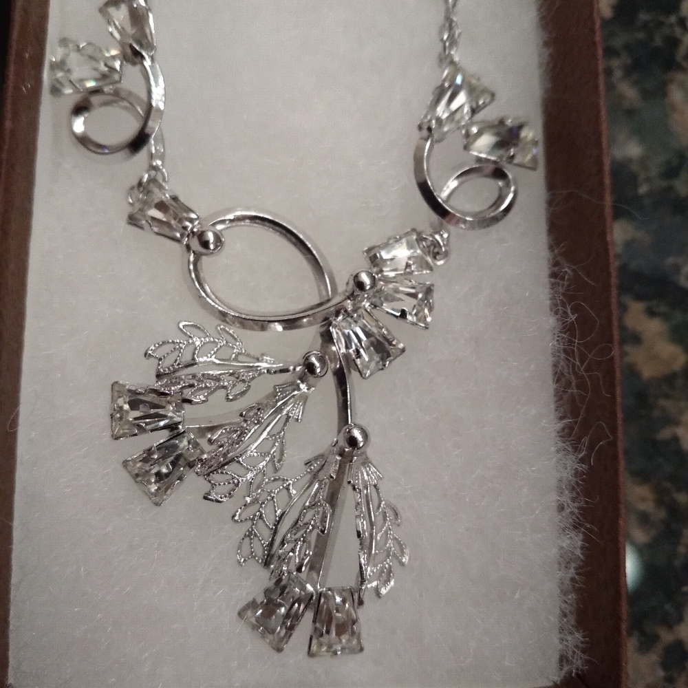 A Vintage sterling silver necklace